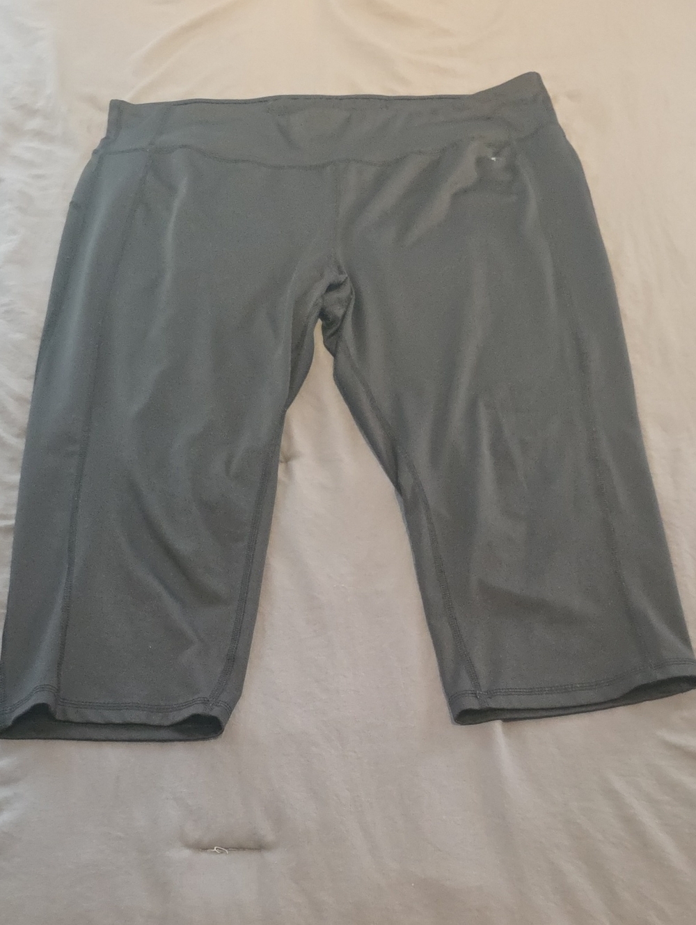 Danskin Now Charcoal Gray Capri Workout Leggings